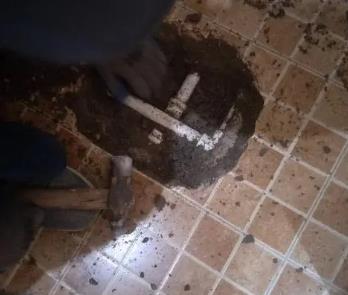 银川市卫生间漏水维修公司为您分享下卫生间渗水如何处理及注意事项